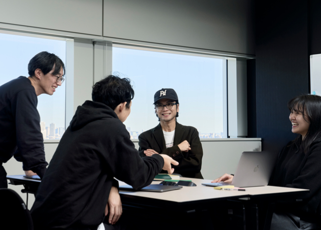 4名でミーティング